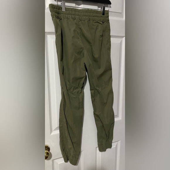 Aritzia TNA green jogger pants - Picture 2 of 3